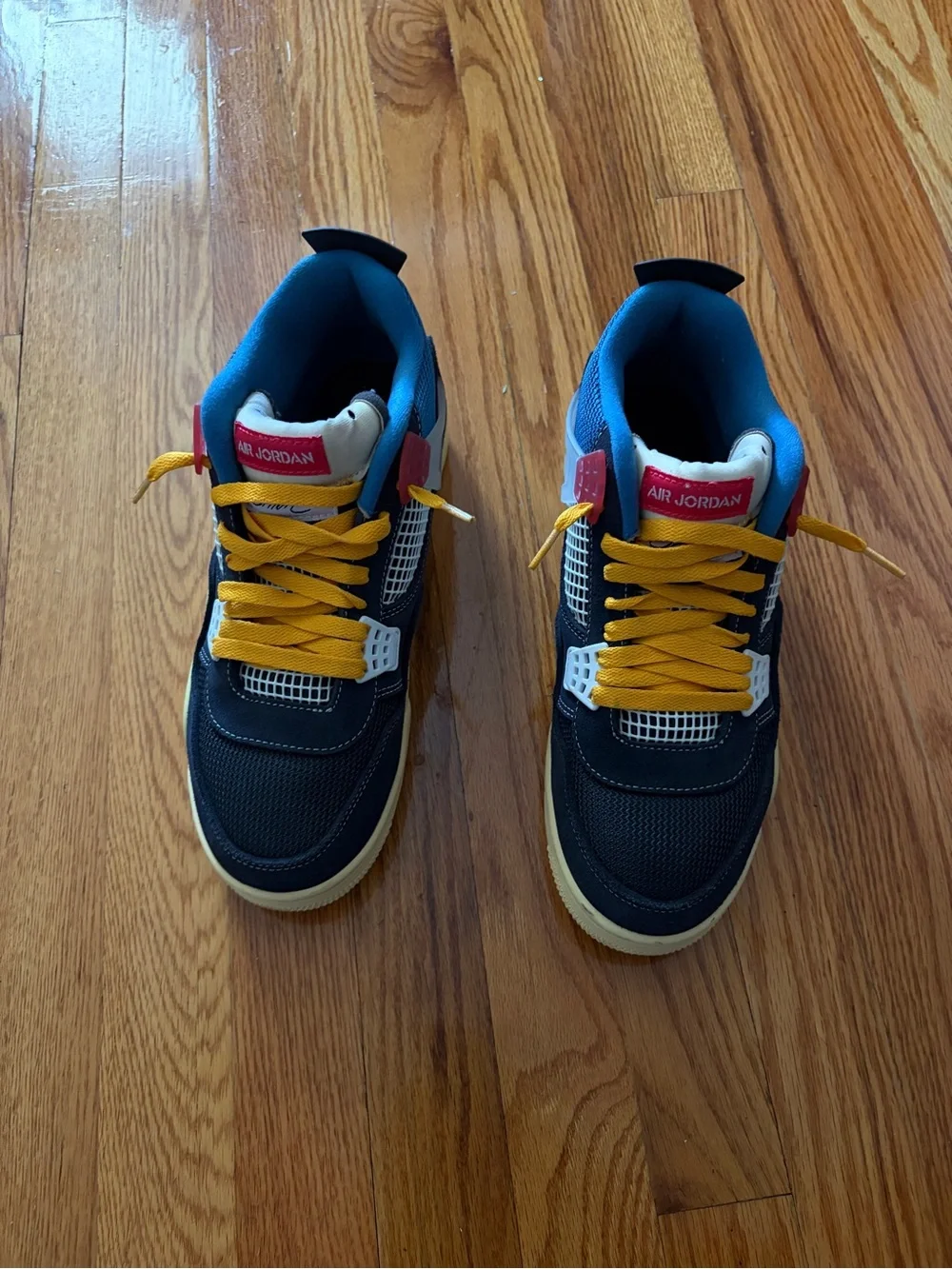 Jordan 4 ucla off noir (no extra laces)